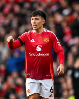Manchester United takımının 2 Şubat 2025 tarihinde Old Trafford, Manchester 'da oynanan Premier League maçında Lisandro Martnez takımına talimat verdi.
