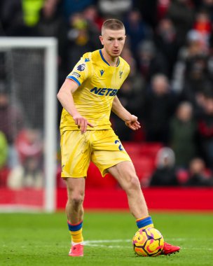 Kristal Saray 'dan Adam Wharton, Premier Lig maçında Manchester United' ın Old Trafford, Manchester, Birleşik Krallık 'taki Crystal Palace' a karşı oynadığı 2 Şubat 2025 'te topu kırdı.