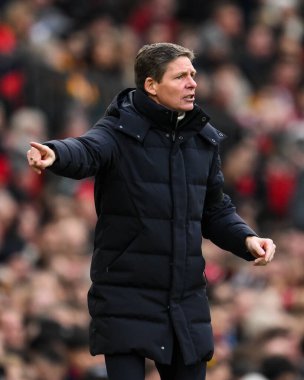 Crystal Palace 'ın Oliver Glasner Müdürü Premier League maçında takım talimatlarını veriyor Manchester United - Old Trafford, Manchester, İngiltere, 2 Şubat 2025
