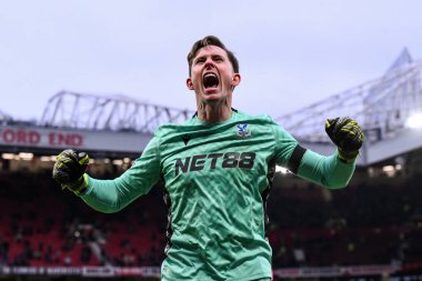 Crystal Palace 'dan Dean Henderson Premier Lig maçında Manchester United' ın Old Trafford, Manchester, İngiltere 'deki Crystal Palace maçında kazandığı galibiyeti kutluyor.