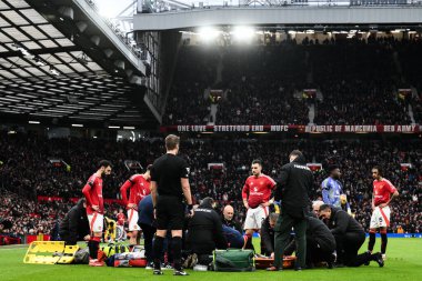 Manchester United takımından Lisandro Martnez, Manchester United 'ın 2 Şubat 2025 tarihinde Old Trafford, Manchester' daki Crystal Palace maçında tıbbi tedavi gördü.