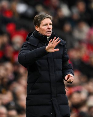 Crystal Palace 'ın Oliver Glasner Müdürü Premier League maçında takım talimatlarını veriyor Manchester United - Old Trafford, Manchester, İngiltere, 2 Şubat 2025