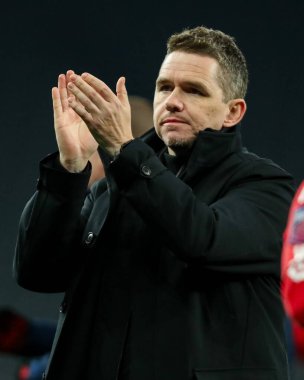 Manchester United Women 'dan Marc Skinner, 2 Şubat 2025' te Tottenham Hotspur Stadyumu 'nda oynanan Barclays Kadınlar Süper Ligi maçının ardından kazandığı galibiyet sonrasında taraftarlarını kabul etti.