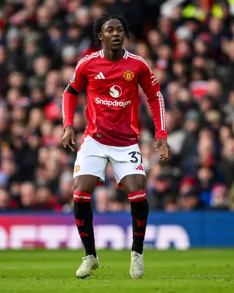 Manchester United ile Manchester United arasında oynanan Premier League maçında Kobbie Mainoo, Old Trafford, Manchester, İngiltere 'de Crystal Palace' a karşı, 2 Şubat 2025