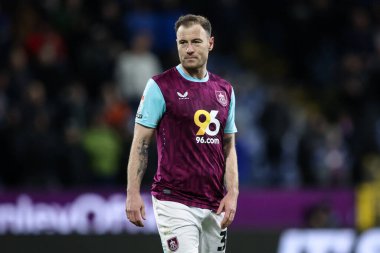 Burnley takımından Ashley Barnes, Burnley, Oxford United 'a karşı 4 Şubat 2025' te Turf Moor, Burnley, İngiltere 'de oynanan maçta