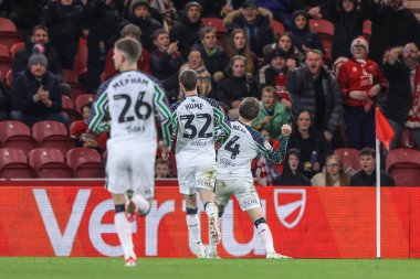 Sunderland 'dan Dan Neil, 3 Şubat 2025' te Middlesbrough, Middlesbrough, İngiltere 'deki Riverside Stadyumu' nda oynanan Sky Bet Şampiyonası maçında 1-1 'lik galibiyetini kutluyor.