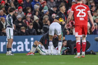 Sunderland 'dan Enzo Le Fe, Middlesbrough - Riverside Stadyumu, Middlesbrough, Birleşik Krallık' ta oynanan Sky Bet Şampiyonası karşılaşmasında tedavi görüyor.