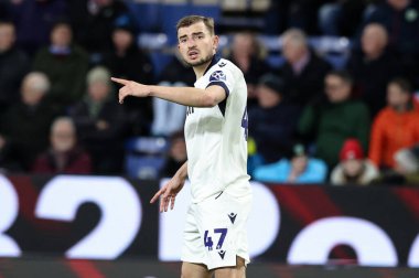 Oxford United takımından Micha Helik, 4 Şubat 2025 'te Burnley-Oxford United maçında tepki gösterdi.