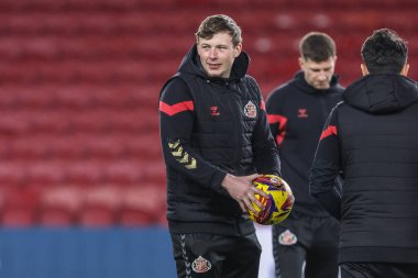 Sunderland takımından Anthony Patterson, Middlesbrough - Sunderland maçı sırasında Riverside Stadyumu, Middlesbrough, Birleşik Krallık, 3 Şubat 2025 'te sahaya çıktı.