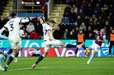 Oxford United takımından Micha Helik, 4 Şubat 2025 tarihinde Burnley ile Oxford United arasında oynanan Sky Bet Şampiyonası maçında Burnley 'e 1-0 kazandıran kendi golünü attı.