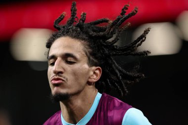Burnley takımından Hannibal Mejbri 4 Şubat 2025 'te Burnley, Burnley, İngiltere' de Oxford United maçında karşı karşıya geldi.
