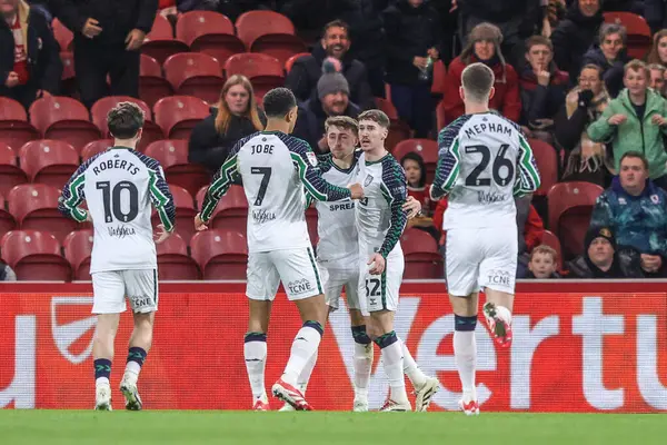 Sunderland 'dan Dan Neil, 3 Şubat 2025' te Middlesbrough, Middlesbrough, İngiltere 'deki Riverside Stadyumu' nda oynanan Sky Bet Şampiyonası maçında 1-1 'lik galibiyetini kutluyor.