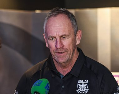 John Cartwright, Hull FC 'nin baş antrenörü 5 Şubat 2025 tarihinde Birleşik Krallık' ta Kooperatif Live 'da Betfred Super League lansmanı sırasında röportaj yapıyor.