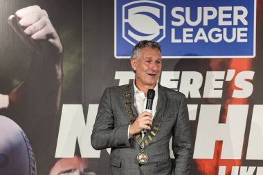 Adam Hills MBE, Birleşik Krallık 'ın Manchester şehrinde düzenlenen 2025 Betfred Süper Ligi sezon lansmanı sırasında Rugby Futbol Ligi' nin 33. başkanı oldu.