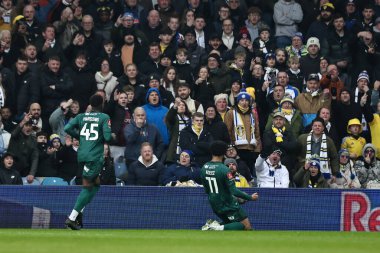 Millwall 'dan Femi Azeez, 8 Şubat 2025' te Birleşik Krallık 'ın Leeds Road kentinde oynanan dördüncü tur müsabakasında 1-0' lık galibiyet golünü kutluyor.