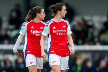 Arsenal 'den Laia Codina ve Lotte Wubben-Woy, 9 Şubat 2025' te İngiltere 'nin Borehamwood kentindeki Managata Pay UK Stadyumu' nda oynanan Adobe Kadınlar 5. Raund Arsenal Women vs London City Lionses karşılaşmasında izlediler.
