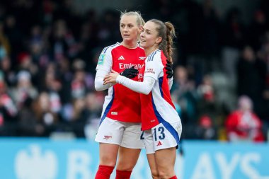 Arsenal 'den Stina Blackstenius, 9 Şubat 2025' te İngiltere 'nin Borehamwood kentindeki Managata Stadyumu' nda oynanan Adobe Kadınlar Kupası 5. Raund Arsenal Women vs London City Lionses maçında Lia Walti ile yaptığı golü 2-0 kazanarak kutluyor.