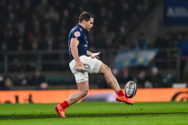 Fransa 'dan Antoine Dupont, 2025 Guinness 6 uluslar arası müsabakada İngiltere ile Fransa arasındaki Allianz Stadyumu, Twickenham, Birleşik Krallık, 8 Şubat 2025