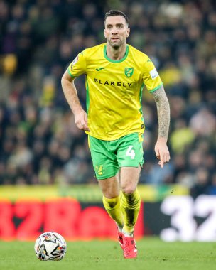 Norwich City 'den Shane Duffy, 8 Şubat 2025' te Norwich City, Norwich County ile Carrow Road, Norwich County arasındaki Sky Bet Şampiyonası maçında topla koşuyor.