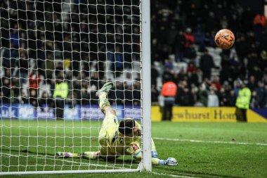 Preston North End 'den Freddie Woodman, 8 Şubat 2025' te İngiltere 'nin Deepdale kentinde oynanan Preston North End-Wycombe Wanderers maçında penaltıyı kurtardı.