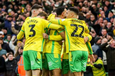 Norwich City 'den Josh Sargent, 8 Şubat 2025' te Norwich City 'nin Norwich Road, Norwich County' ye karşı oynadığı Sky Bet Şampiyonası maçında takım arkadaşları ile golünü kutluyor.