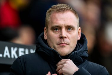 Norwich City 'den Johannes Hoff, 8 Şubat 2025' te Norwich City, Norwich County 'ye karşı oynanan Gökyüzü İddia Şampiyonası karşılaşmasına bakıyor.