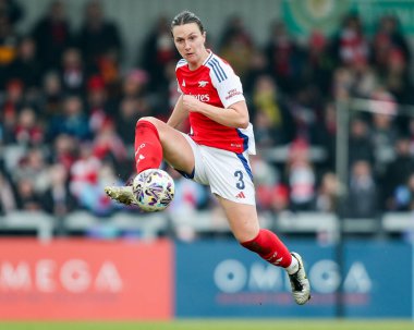 Arsenal 'den Lotte Wubben-Woy, 9 Şubat 2025' te Managata Pay UK Stadyumu, Borehamwood, Birleşik Krallık 'ta oynanan Adobe Kadınlar FA 5. Raund Arsenal Women vs London City Lionses maçında topu kontrol ediyor.