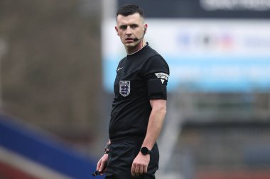 Hakem Lewis Smith, Birleşik Krallık 'ın Blackburn kentinde düzenlenen dördüncü tur Blackburn Rovers - Wolverhampton Wanderers maçında 9 Şubat 2025