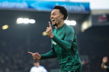 Millwall 'dan Femi Azeez, 8 Şubat 2025' te Birleşik Krallık 'ın Leeds Road kentinde oynanan dördüncü tur Dünya Kupası karşılaşmasında 0-2' lik galibiyetini kutluyor.