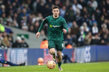 Millwall 'dan Camiel Neghli, 8 Şubat 2025 tarihinde İngiltere' nin Elland Road kentinde oynanan dördüncü tur karşılaşması Leeds United ile Millwall arasında oynanan FA Cup 4. Raundu 'nda topa vuruyor.