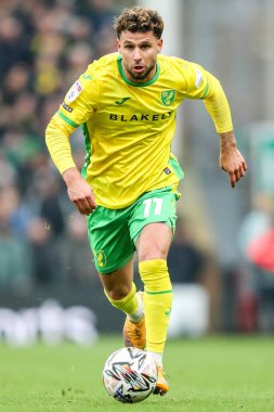Norwich City 'den Emiliano Marcondes, 8 Şubat 2025' te Norwich City - Derby County, Norwich Road, İngiltere 'de oynanan Sky Bet Şampiyonası maçında topla koşuyor.