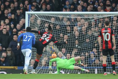 Bournemouth 'dan Antoine Semenyo, 8 Şubat 2025 tarihinde İngiltere' nin Liverpool kentinde Goodison Park 'ta oynanan 4.