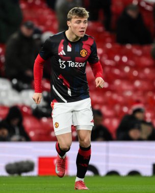 Manchester United takımından Rasmus Hjlund, 7 Şubat 2025 tarihinde Birleşik Krallık 'ın Old Trafford kentinde oynanan dördüncü tur müsabakasında Emirates FA Cup' ın dördüncü turu öncesinde ısındı.