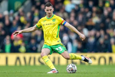 Norwich City 'den Kenny McLean, 8 Şubat 2025' te Norwich City 'nin Carrow Road, Norwich County' ye karşı oynadığı Sky Bet Şampiyonası maçında serbest atış yapıyor.
