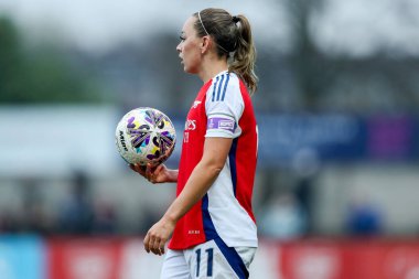 Arsenal 'den Katie McCabe, 9 Şubat 2025' te İngiltere 'nin Borehamwood kentindeki Managata Pay UK Stadyumu' nda Arsenal Women vs London City Lionses maçında Adobe Kadınlar Kupası 'na bakıyor.