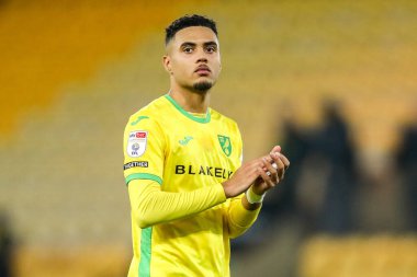 Norwich City 'den Lewis Dobbin, 8 Şubat 2025 tarihinde İngiltere' nin Norwich şehrinde oynanan Norwich City - Derby County maçının ardından takımlar berabere kaldıktan sonra taraftarları kabul ediyor.