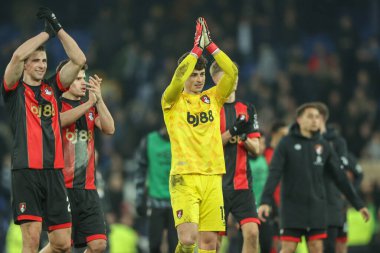 Bournemouth 'dan Kepa Arrizabalaga, 8 Şubat 2025 tarihinde İngiltere' nin Liverpool kentinde Goodison Park 'ta oynanan 4.
