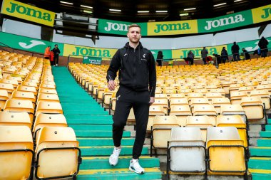 Norwich City 'den George Long, 8 Şubat 2025' te Norwich City - Derby County, Norwich Road, İngiltere 'deki Sky Bet Şampiyonası karşılaşması öncesinde Carrow Road' a vardı.