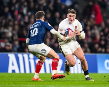 İngiltere 'den Tommy Freeman, 2025 Guinness 6 uluslar arası müsabakada Allianz Stadyumu, Twickenham, Birleşik Krallık' ta 8 Şubat 2025 'te Fransa' ya karşı bir ara verdi.