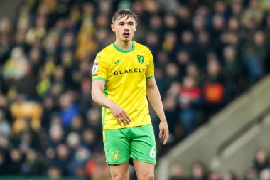 Norwich City 'den Callum Doyle, 8 Şubat 2025' te Norwich City, Norwich County ile Derby County arasındaki Sky Bet Şampiyonası maçına bakıyor.