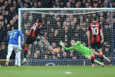 Bournemouth 'dan Antoine Semenyo, 8 Şubat 2025 tarihinde İngiltere' nin Liverpool kentinde Goodison Park 'ta oynanan 4.