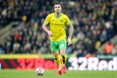 Norwich City 'den Shane Duffy, 8 Şubat 2025' te Norwich City, Norwich County ile Carrow Road, Norwich County arasındaki Sky Bet Şampiyonası maçında topla koşuyor.