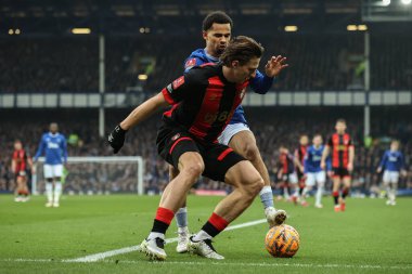 Bournemouth 'dan Illya Zabarnyi ve Everton' dan Iliman Ndiaye, 8 Şubat 2025 'te Goodison Park, Liverpool' da oynanan 4.