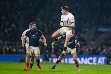 İngiltere 'den Tommy Freeman 2025 Guinness maçında yüksek topu alıyor. 6 ülke, 8 Şubat 2025' te Allianz Stadyumu 'nda Fransa' ya karşı İngiltere, Twickenham, İngiltere