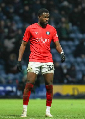 Wycombe Wanderers takımından Beryly Lubala, 8 Şubat 2025 tarihinde Birleşik Krallık 'ın Deepdale kentinde oynanan Preston North End-Wycombe Wanderers maçında