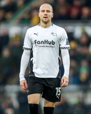 Derby County 'den Matt Clarke, 8 Şubat 2025' te Norwich City, Norwich County ile Derby County arasındaki Sky Bet Şampiyonası maçına bakıyor.
