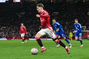 Manchester United 'dan Alejandro Garnacho, 7 Şubat 2025' te Old Trafford, Manchester, İngiltere 'de oynanan dördüncü tur Manchester United - Leicester City karşılaşmasında topa vuruyor.