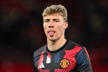 Manchester United takımından Rasmus Hjlund, 7 Şubat 2025 tarihinde Birleşik Krallık 'ın Old Trafford kentinde oynanan dördüncü tur müsabakasında Emirates FA Cup' ın dördüncü turu öncesinde ısındı.