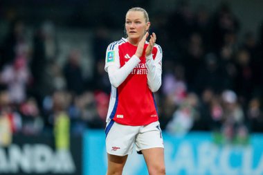 Arsenal 'den Frida Maanum, 9 Şubat 2025' te Managata Pay UK Stadyumu 'nda Adobe Women' s FA Cup 5. Raunt Arsenal Women vs London City Lionses maçının ardından takımların kazandığı galibiyet sonrasında taraftarlarına teşekkür ediyor.