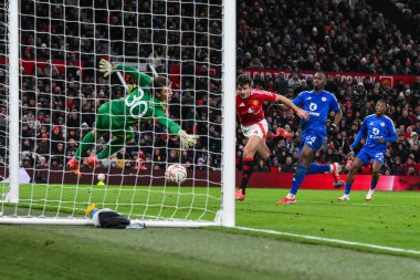 Manchester United takımından Harry Maguire, 7 Şubat 2025 tarihinde Manchester United 'ın Leicester City' ye karşı oynadığı dördüncü tur karşılaşmasında 2-1 berabere kaldı.